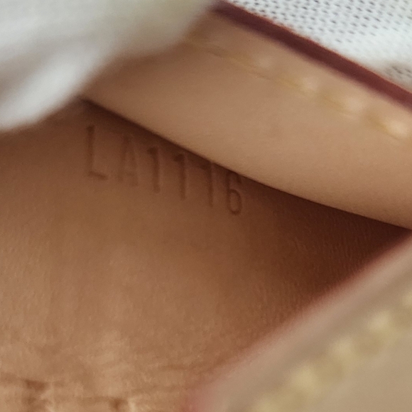 Auth New Louis Vuitton Unisex  Vachetta Voyages Card Holder - Picture 4 of 9